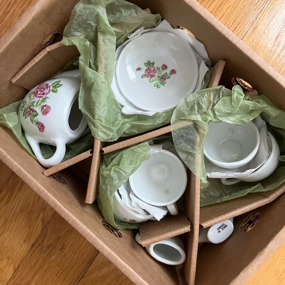 Vintage Child’s Miniature China Play Tea Set Floral Made in Taiwan 12 Piece - Picture 5 of 13